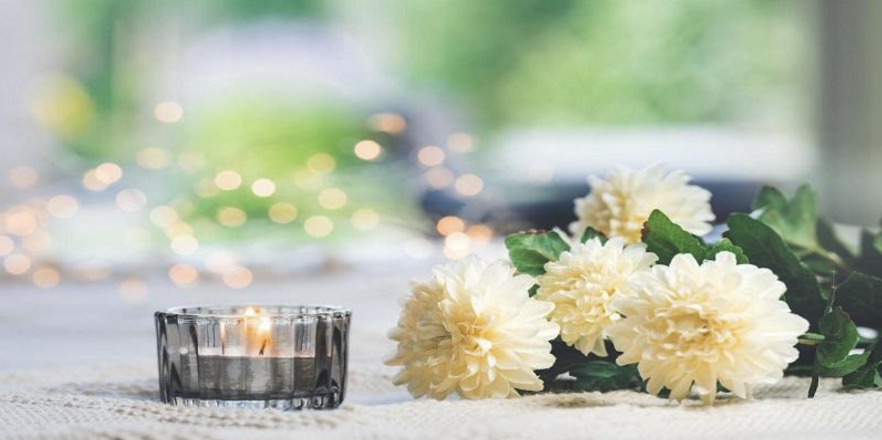 White flowers and candles for a Tacoma funeral memorial service